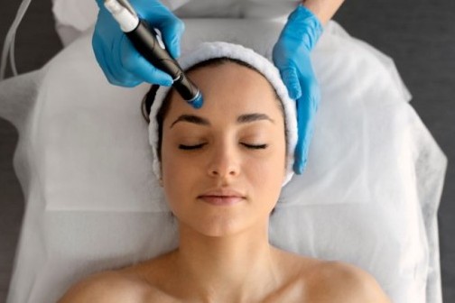 Podmlađivanje kože lica - zašto koža stari i kako je podmladiti?